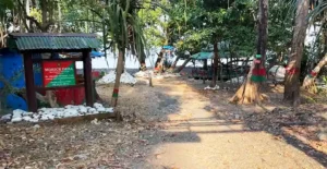 Morrice Dera Beach front gate