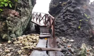 Morrice Dera Beach rock wooden walk